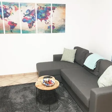 Voll Ausgestattete Mit 3 Schlafzimmern In Apartment *